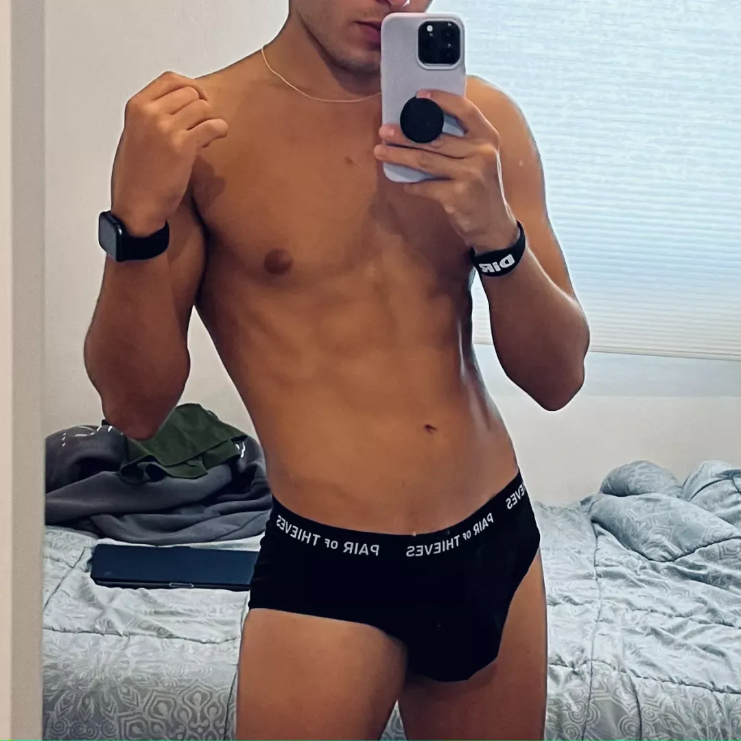 Need an ass to rub on my bulge