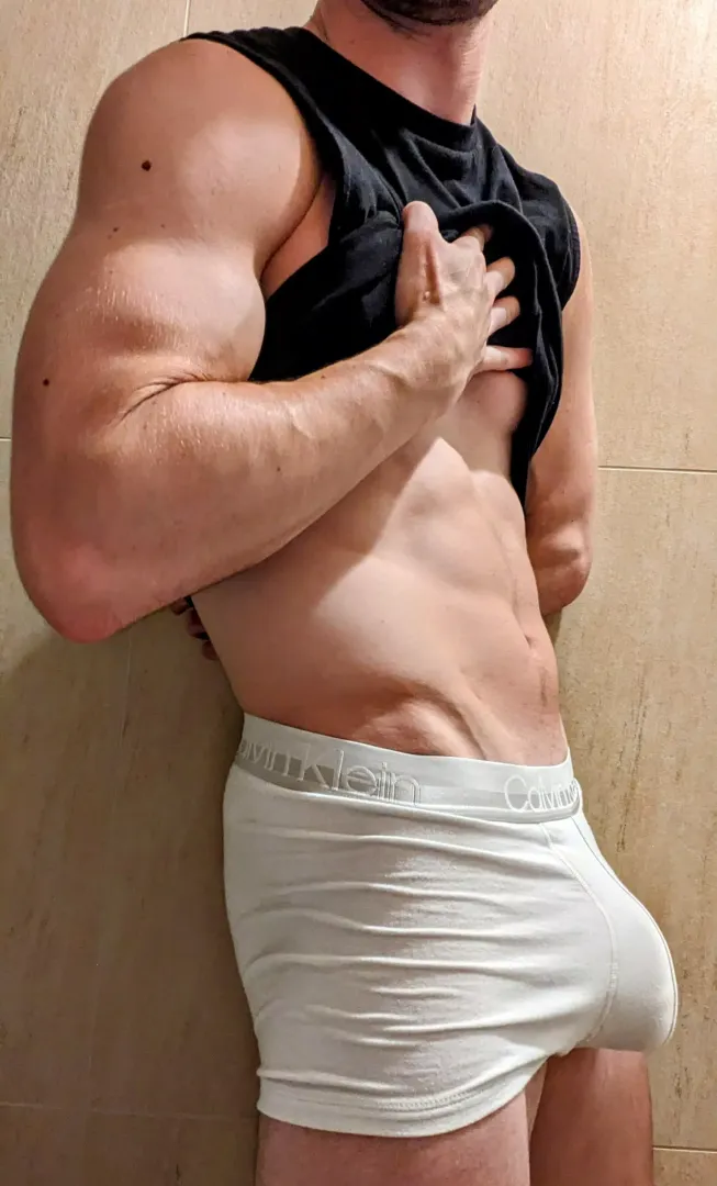 Need someone else to rub bulges with