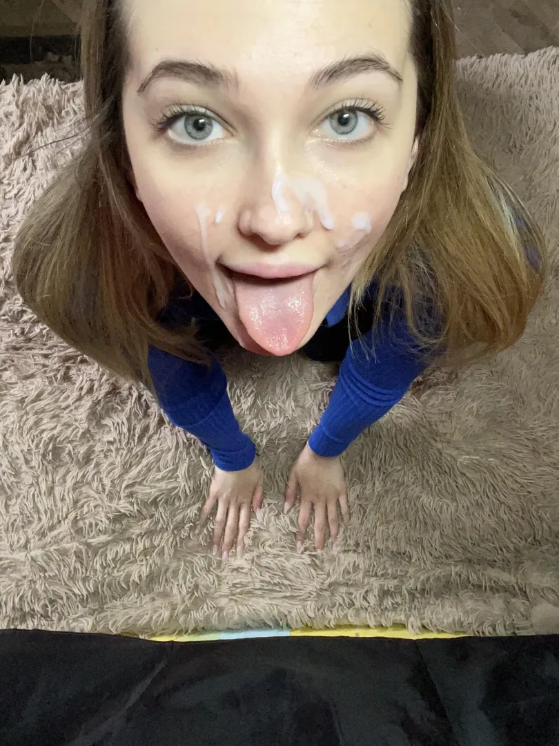 Need someone to get their tongue in here