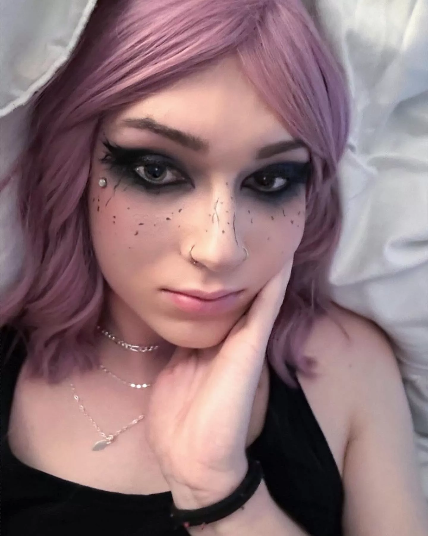 need someone to join me here im lonely 😔