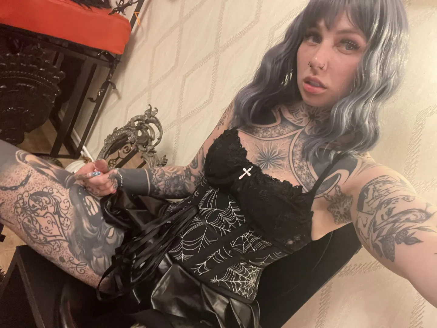 Need to be covered in more tattoos and cum