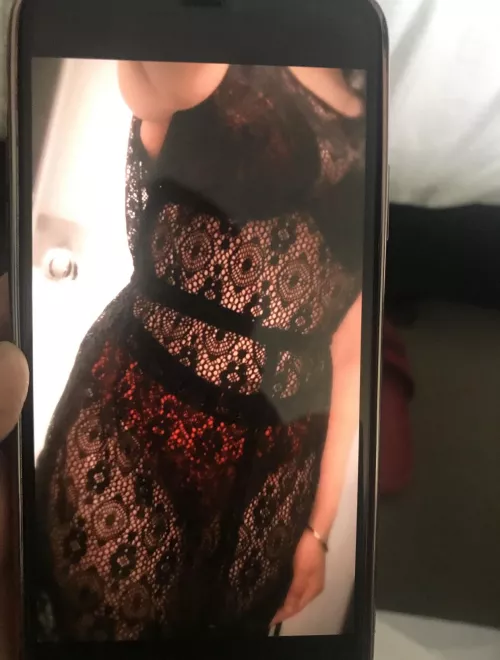 Need to expose my moms nudes, dm me if u can do any type of trib (preview below)