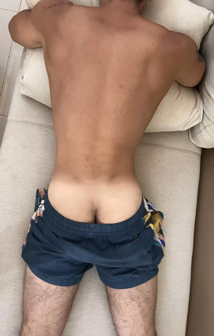 Need to tan my pale + hairy asscheeks in your backyard 🥰🥰