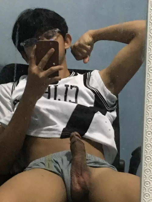 Nerd boy wants someone to sniff his pits for the first time