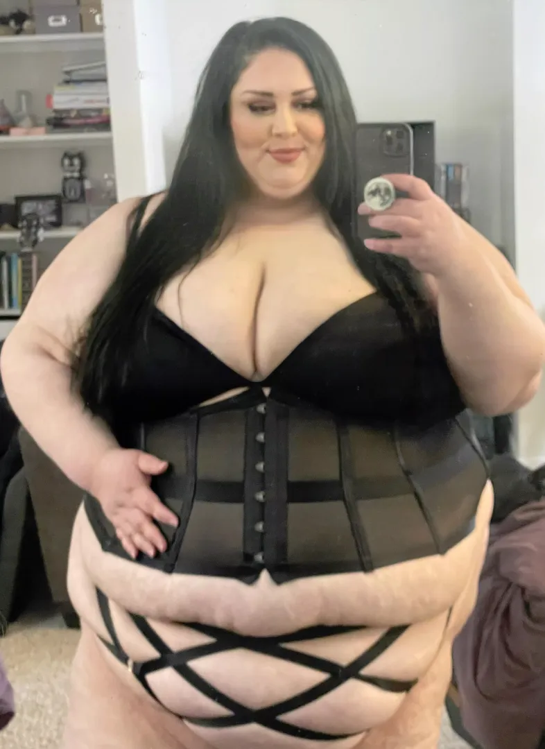 New black lingerie makes me the happiest 🥰🖤