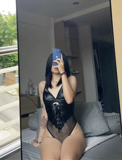 new outfit 😈 anyone wanna play?