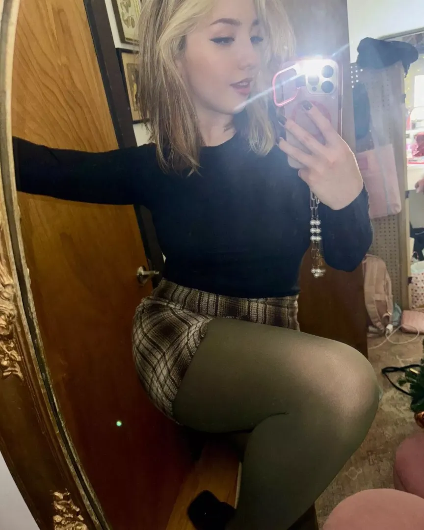 New pantyhose, I love this pair