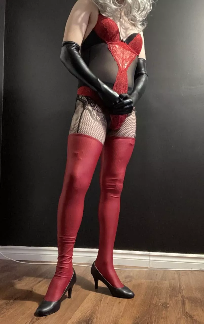 New red femboy kit , do you like it ?