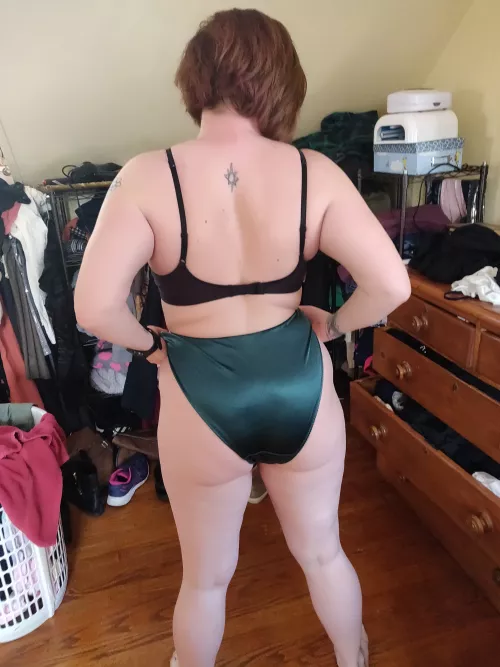 Nice and tight on my milf bottom