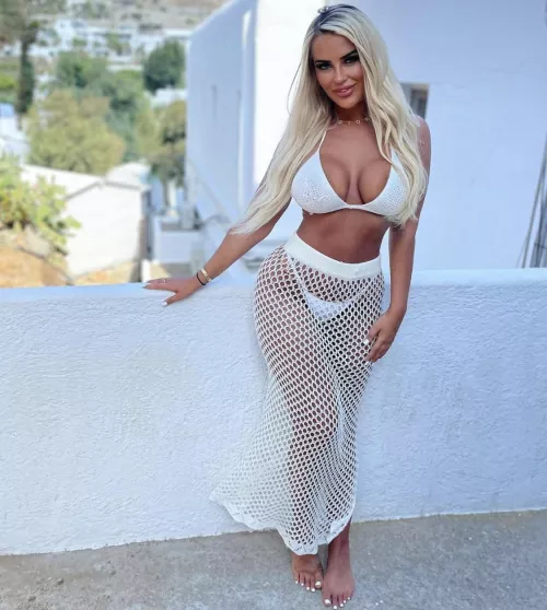 Nice blonde bimbo!