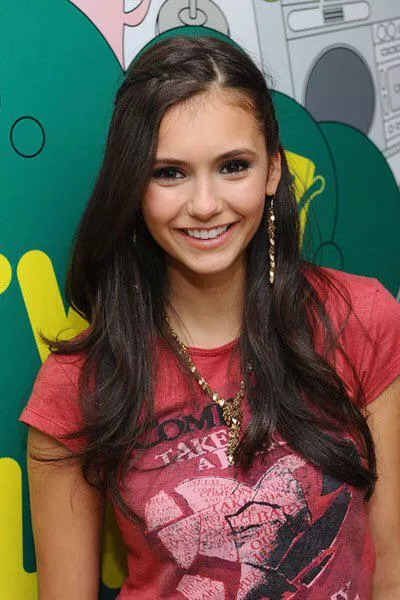 Nina Dobrev 