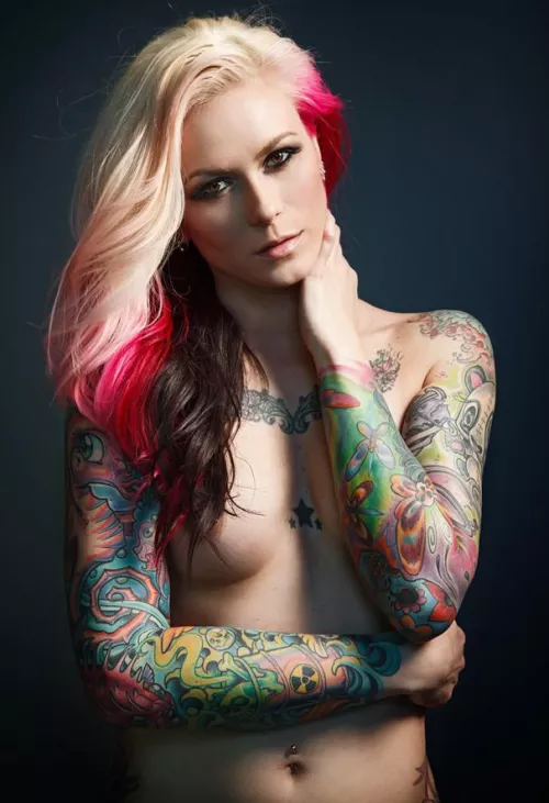 NJ tattoo artist Azarja van der Veen