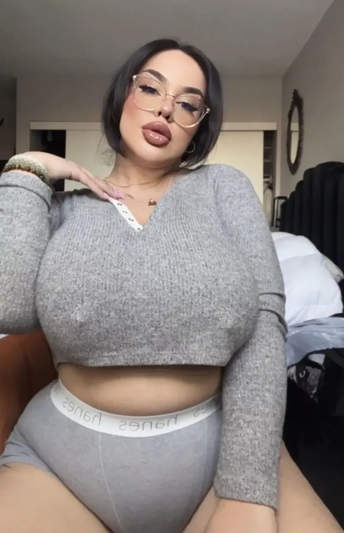 No bra ☺️💕