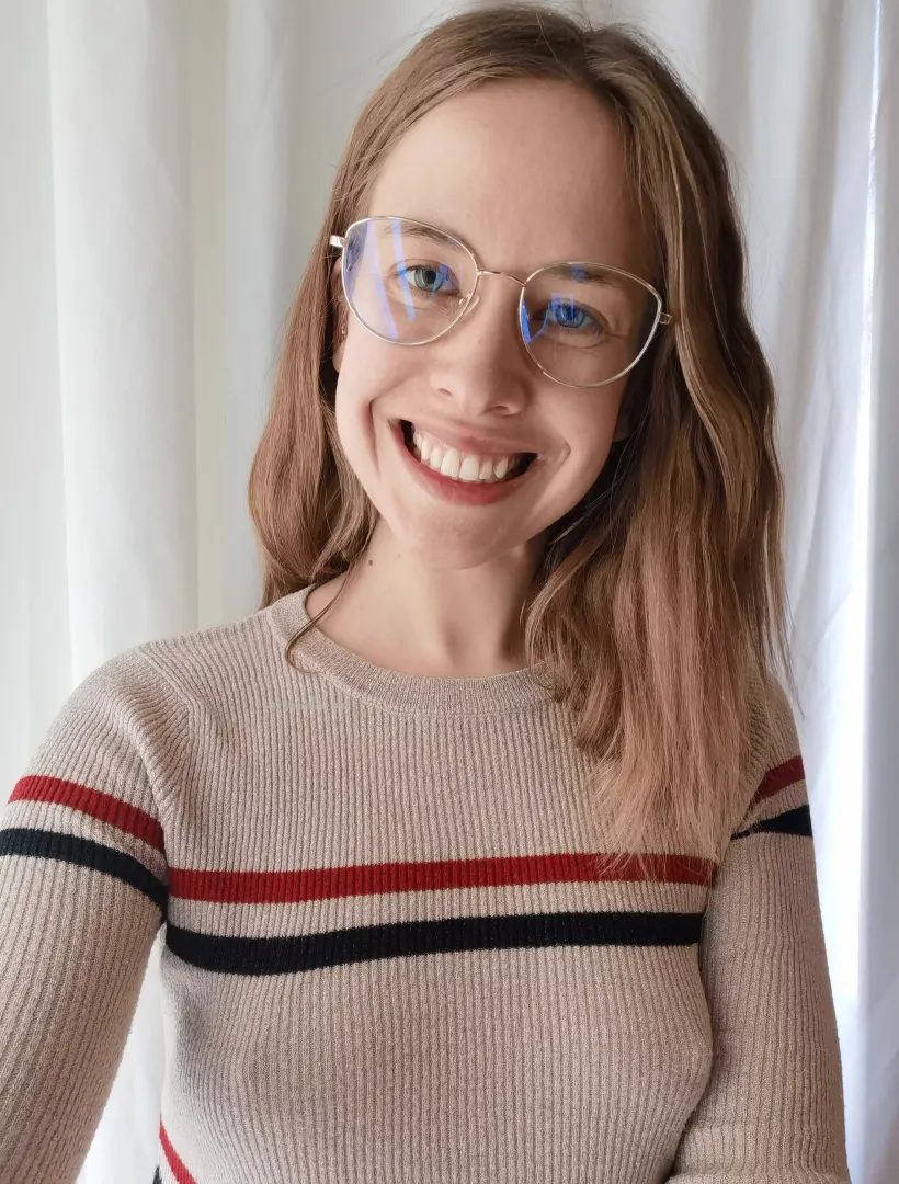 No bra and glasses 🤓