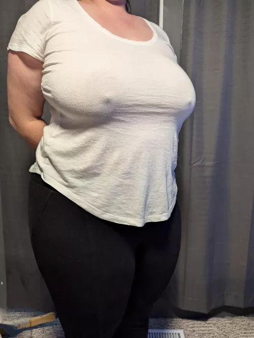 No bra no problem!