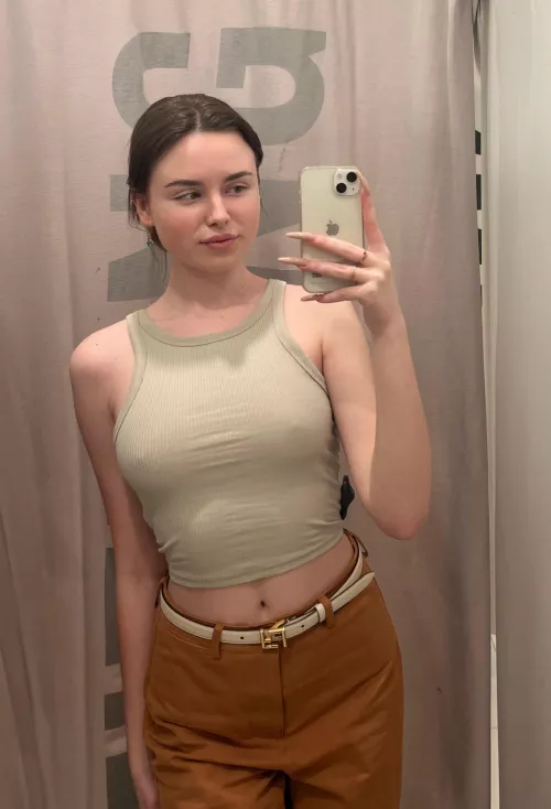 No bra today🤗