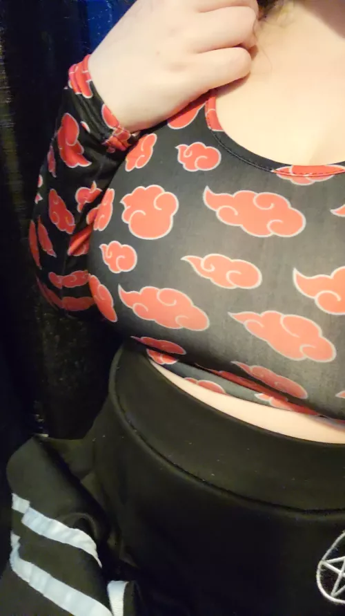 No bra today,had so many eyes on me at work and I loved it (19 f)