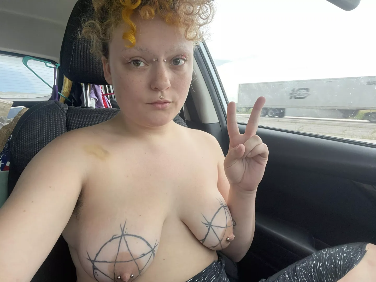 No makeup and no shirt 🥰