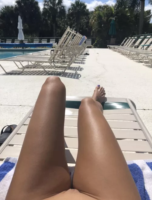 No one around guess I’ll just lay here at the pool ;p