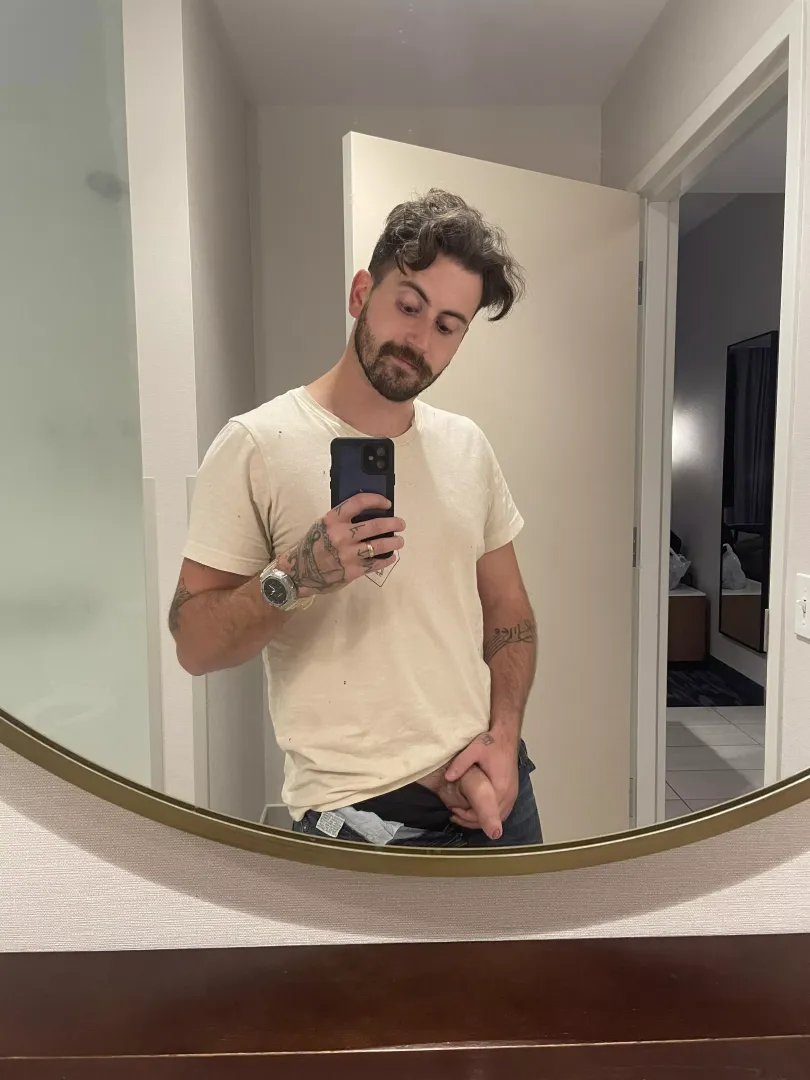 Not a boner but still hot 🥵