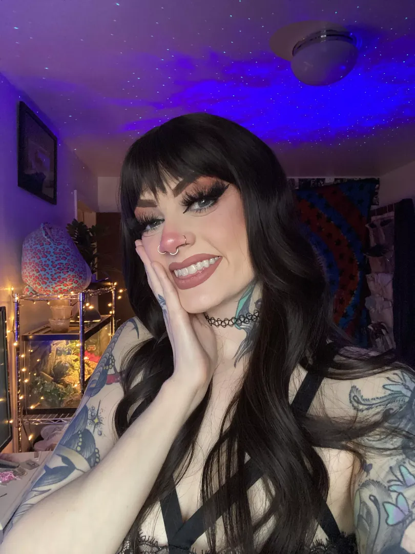 not naked this time just wanted to say hi 🥰