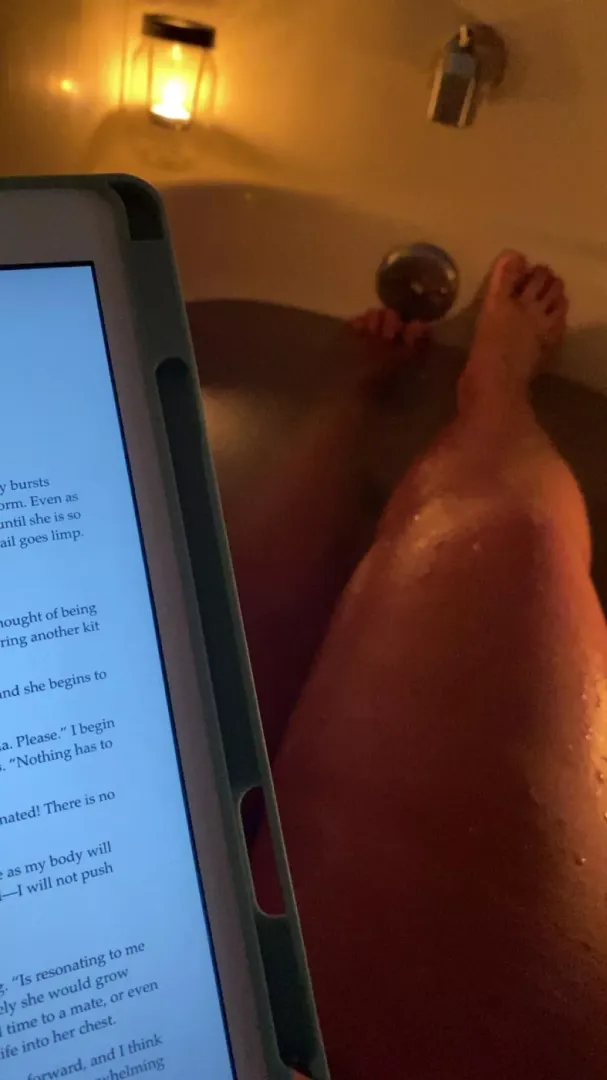 Nothing like a hot bath to end the day.. 📕 