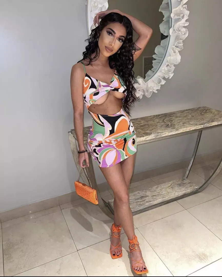 nothing looks better than underboob in a tight lil dress