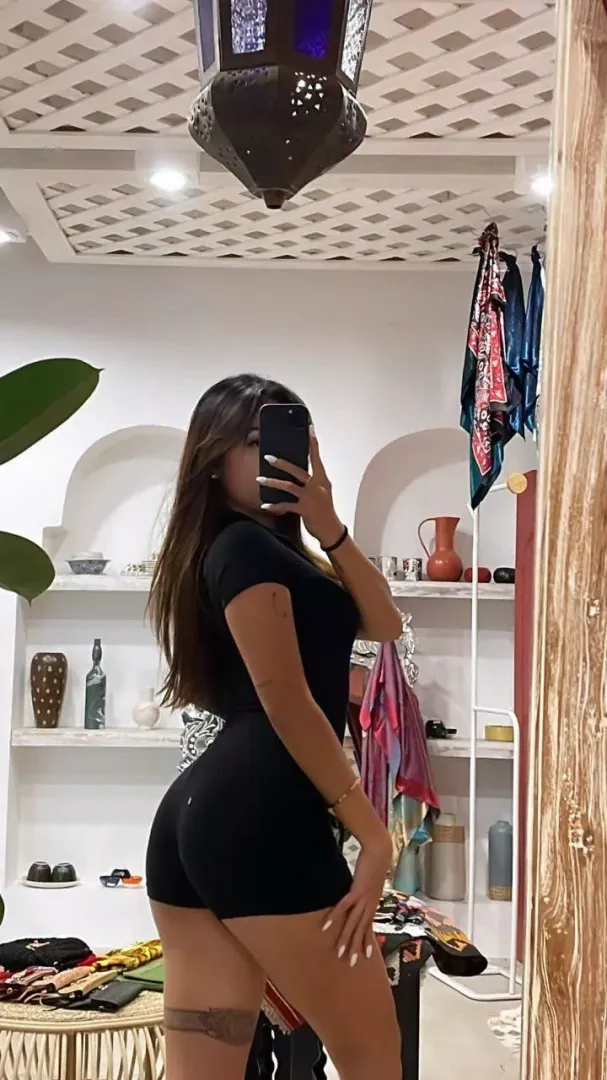 Nothing sexier than Asian girl with cutie ass :)