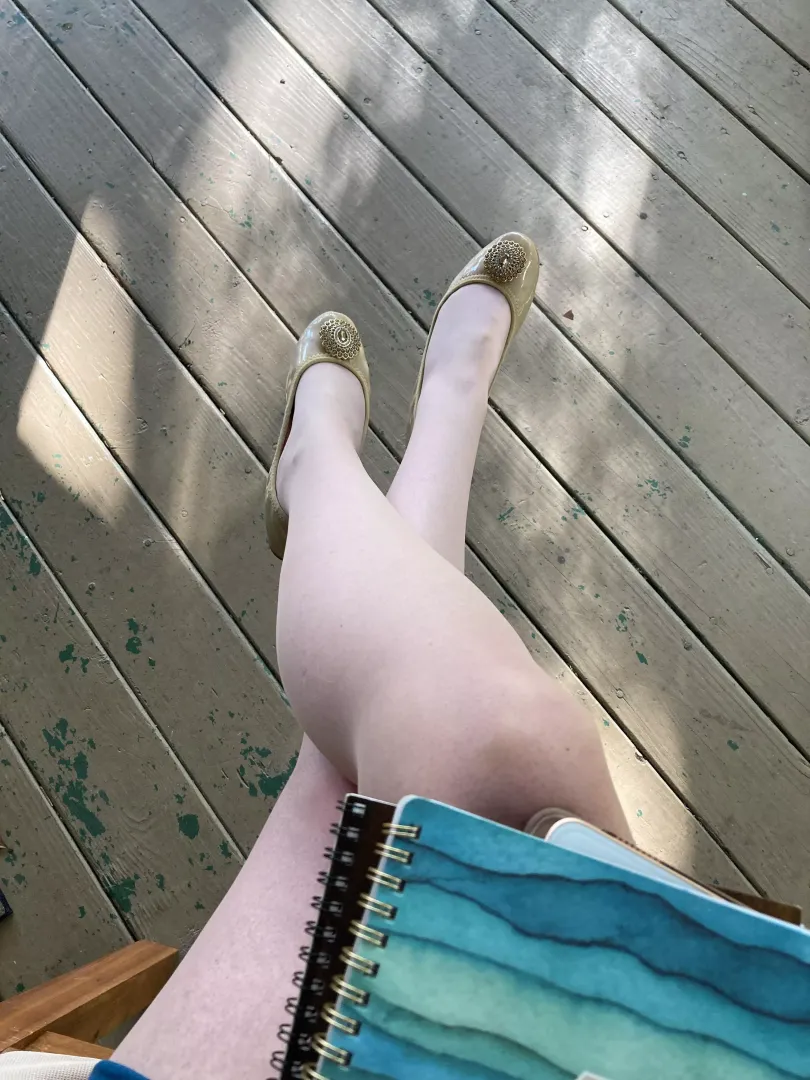 Nude tights Nude flats😃