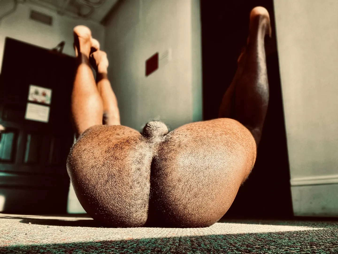 Nude yoga to start the day 😈