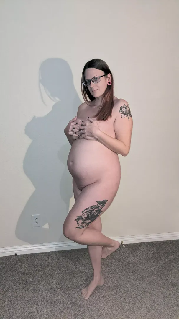 nude-ternity shot