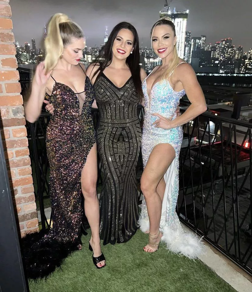 NYE babes