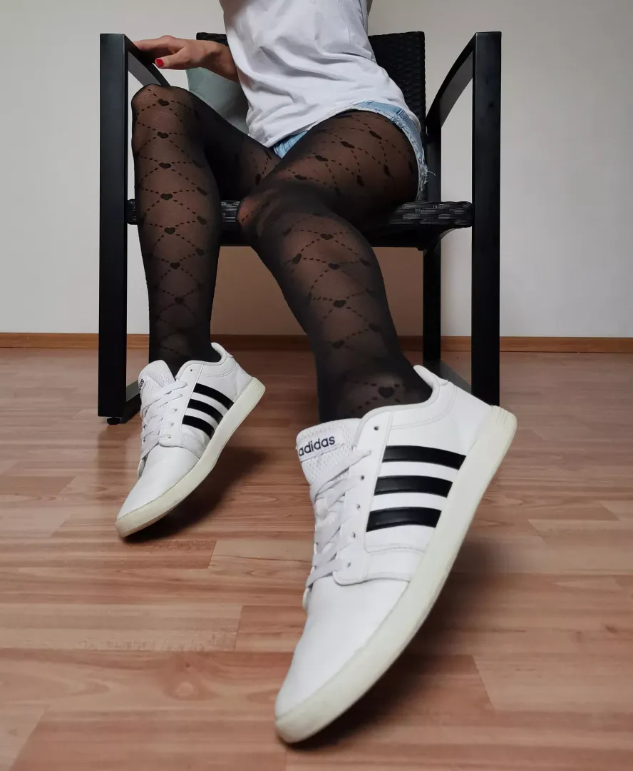 Nylons feet 🔥