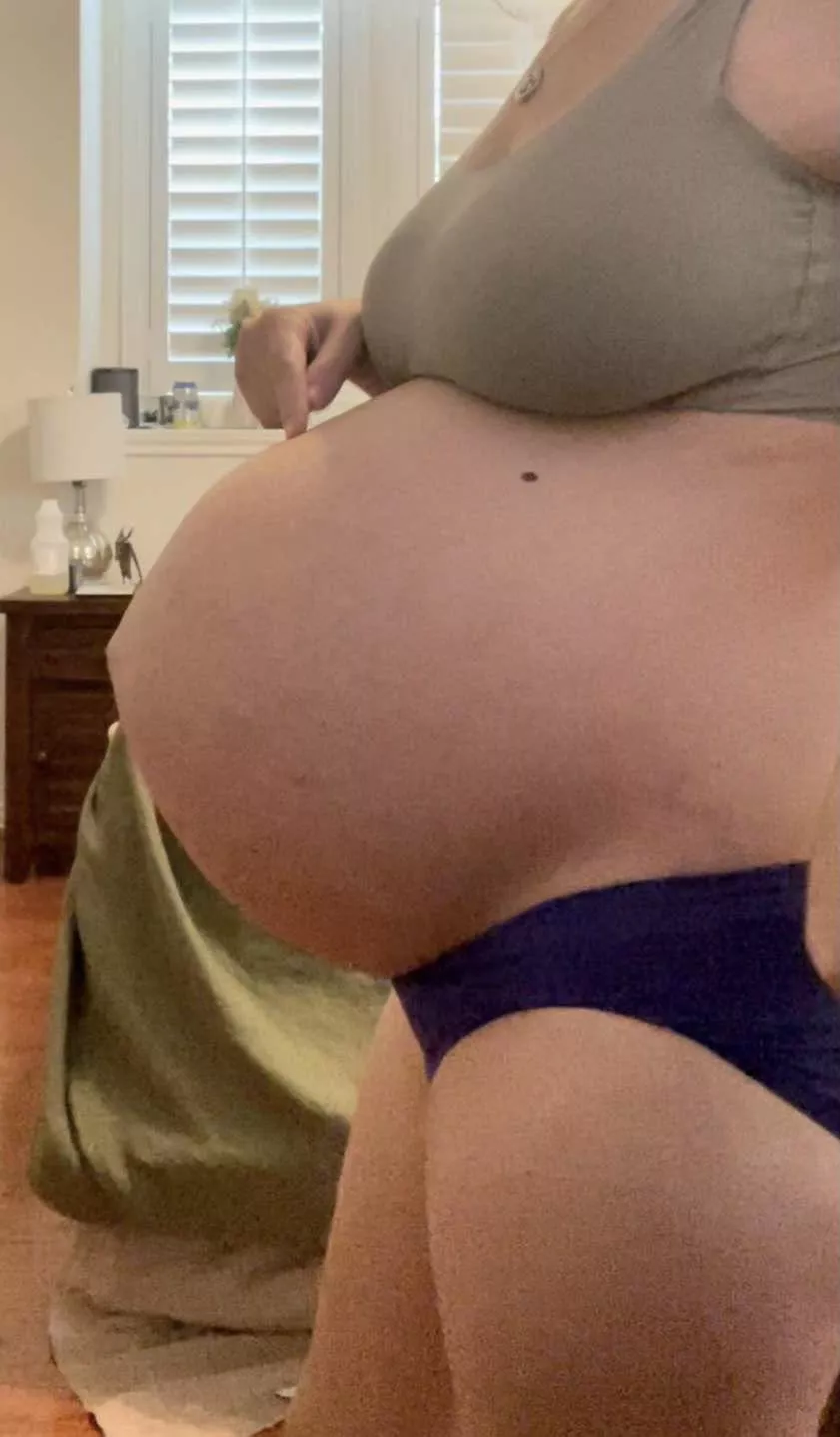 [OC] all swollen and no where to go 👀🤰🏻🤷🏻‍♀️