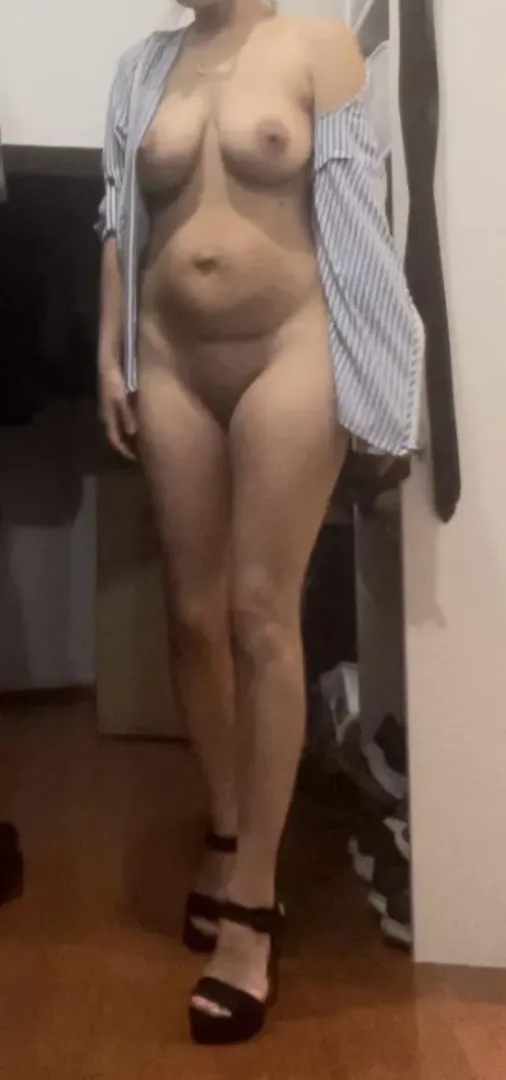 [OC] Are you in to naughty milfs? Who wants to breed me? 🤰🏻😏