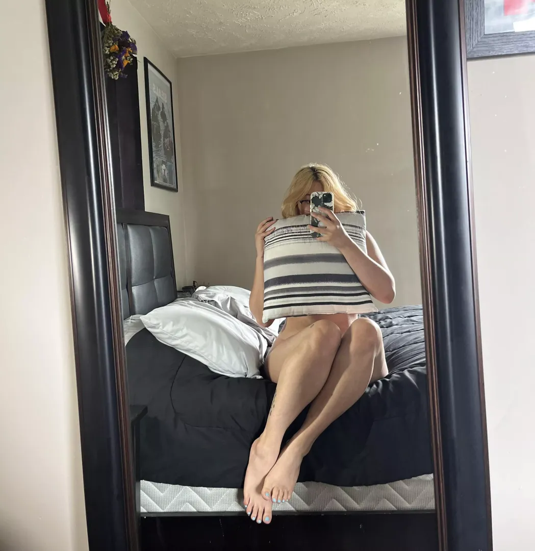 OC Say “please” if you wanna lick my pretty toes :)