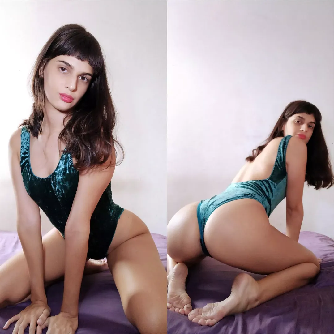 [OC][SELLING][23F] Cum as you like 👅 I got more slutty outfits to show to you in my bedroom💋