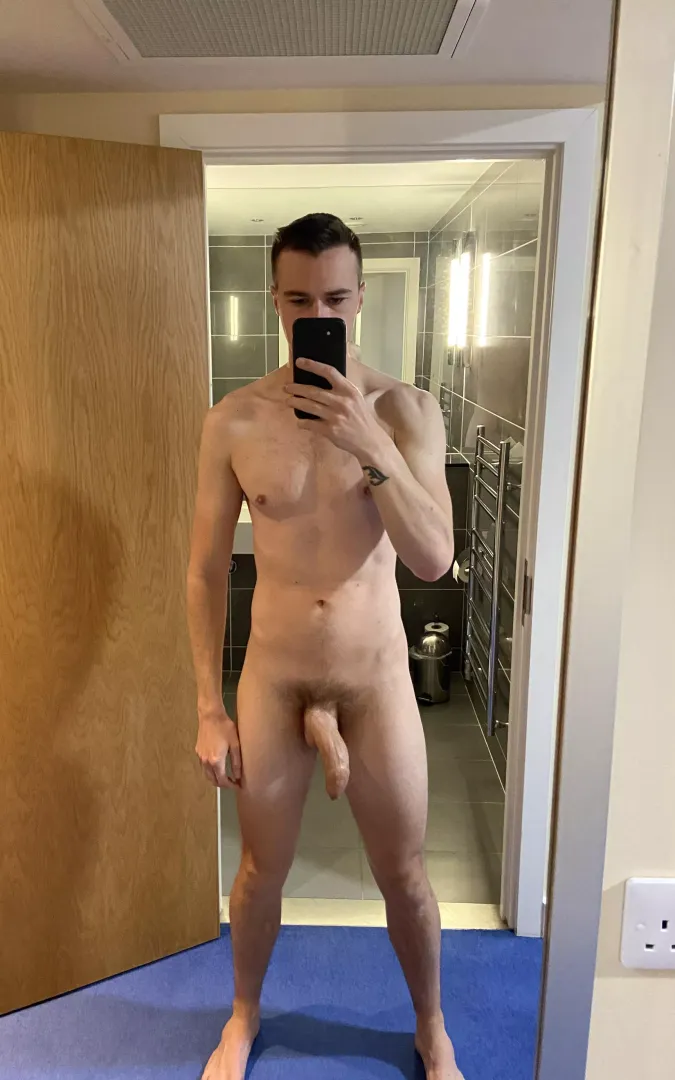 Off deployment time to get some pussy 💪🏼
