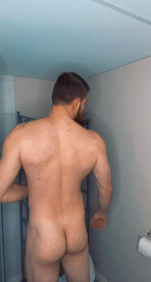 Oh hey didn’t see you there 🍑