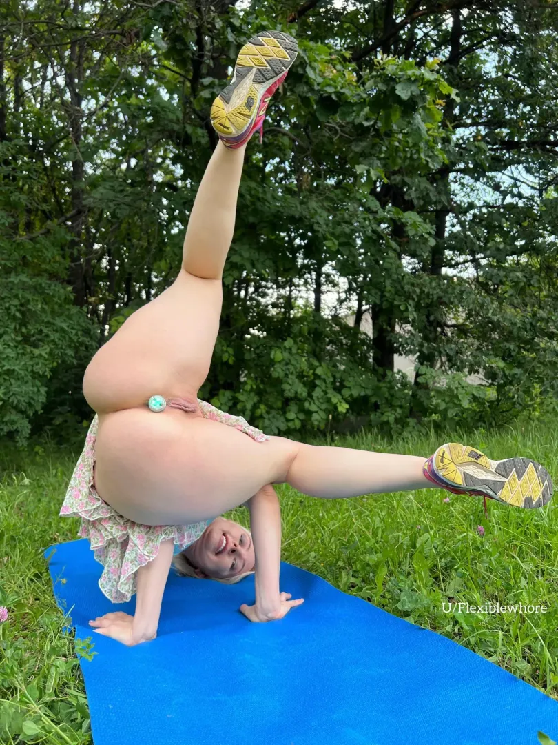 oh yes I want you to eat my holes in unusual positions😜😀