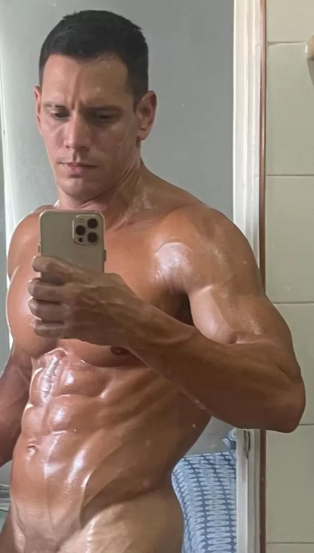 Oiled vline 😈