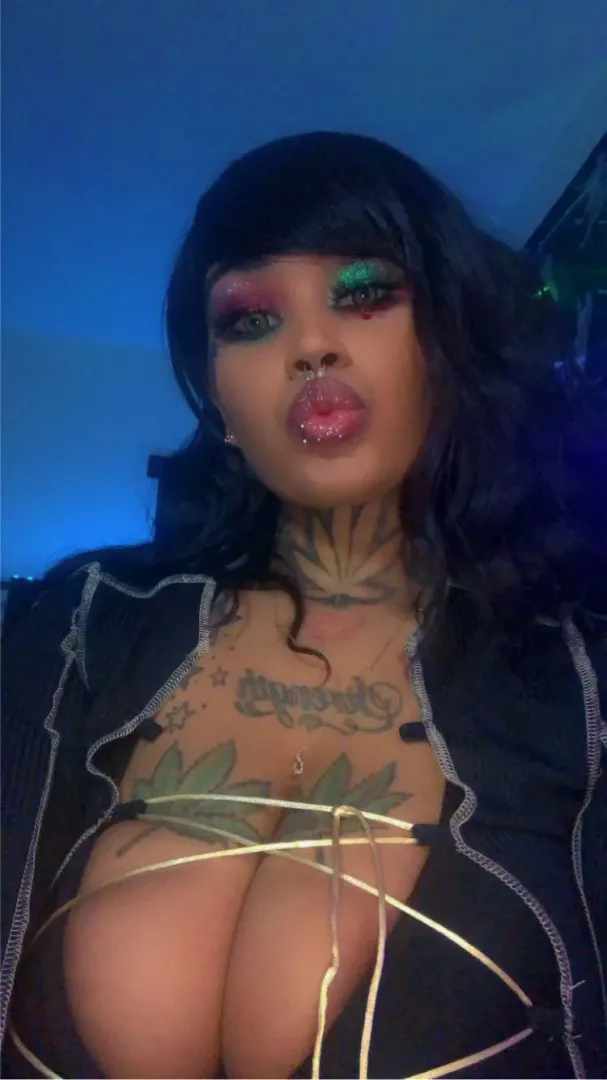 Old pic but still a baddie… hello babies