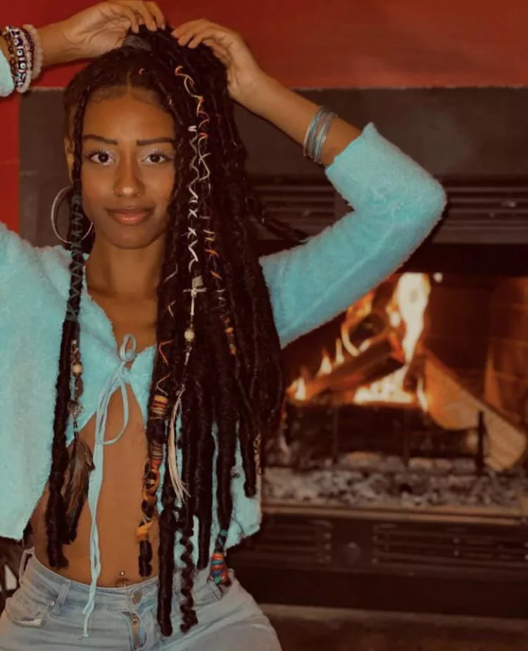 One of my favorite crop tops in my favorite color! Cozy af 💙