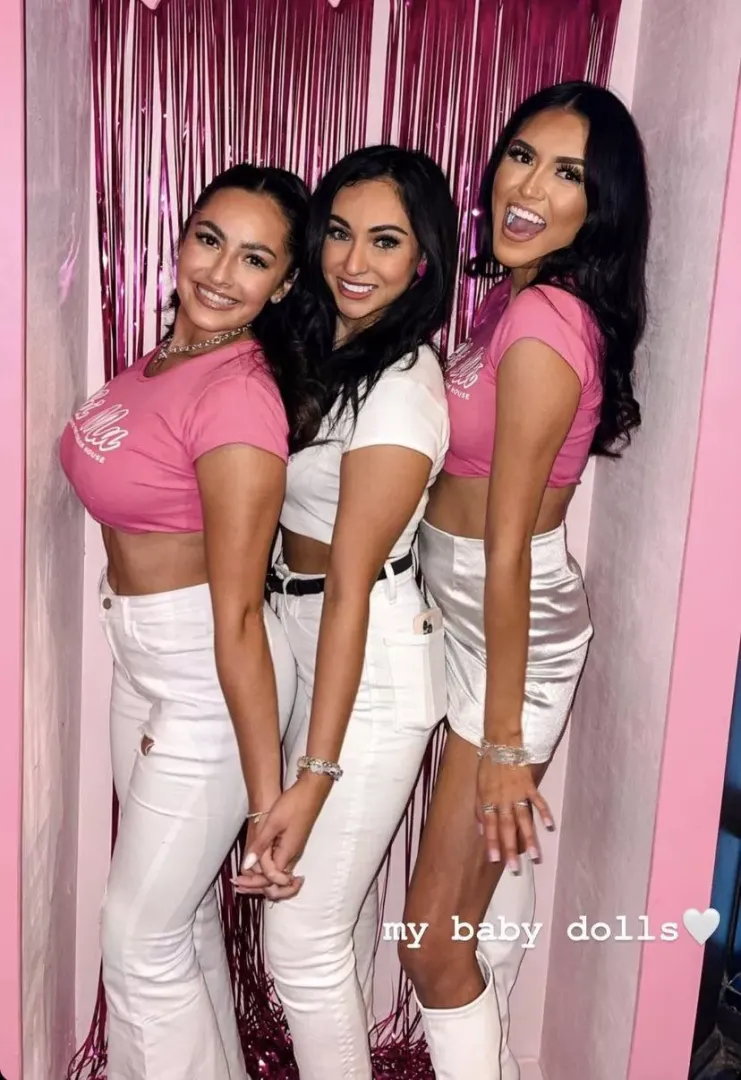 Only one of these sorority sisters is graduating with Ds!