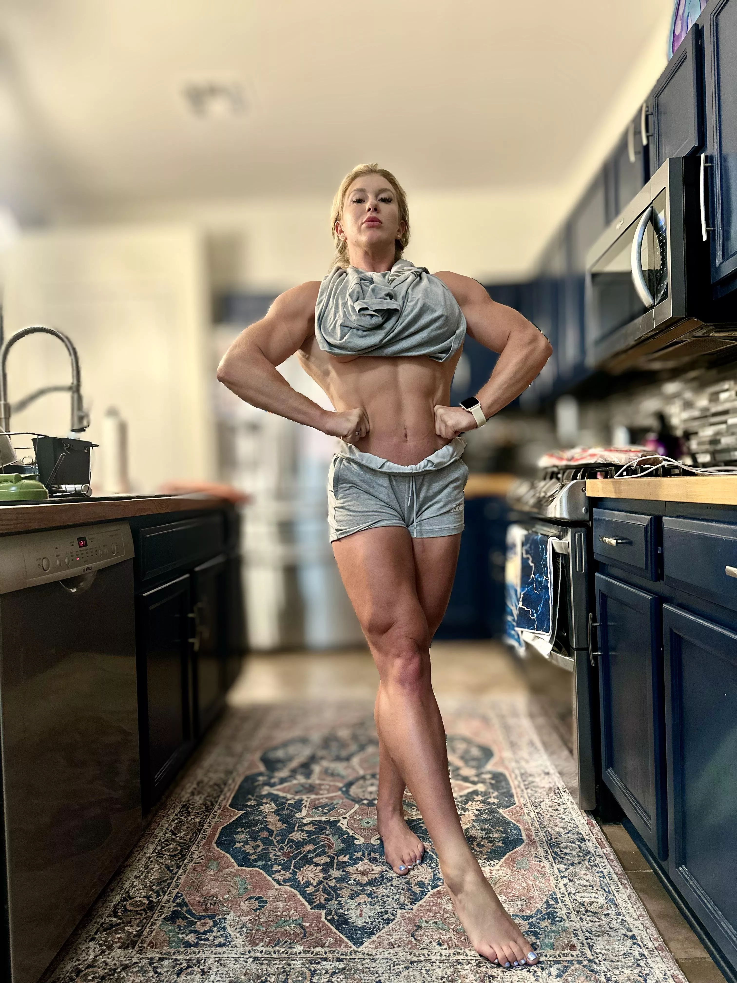 Only Pans: Late night front lat spread while in the kitchen: 5 weeks out so need to practice all the time 😅