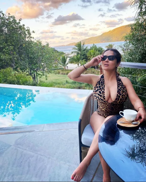 Oof Salma Hayek 🔥🔥🔥 lol