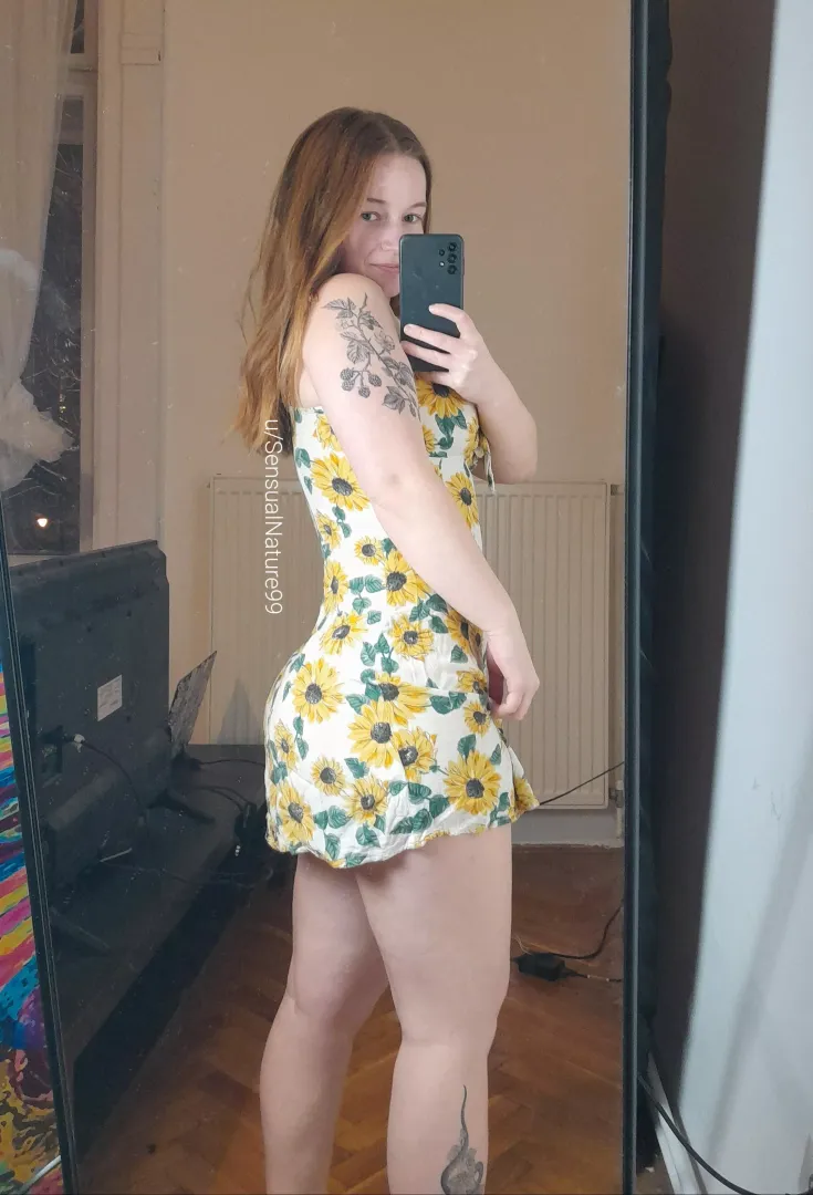 Oops can't hide my bubblebutt in this dress