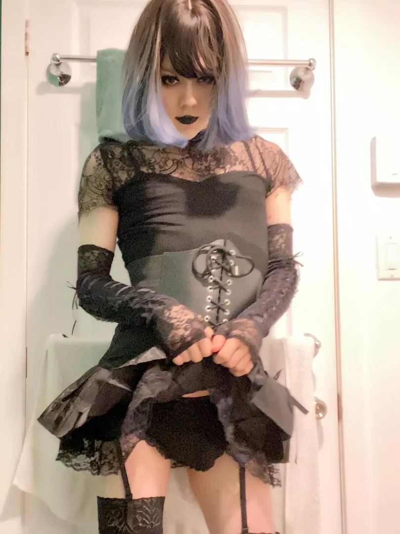 Oops, I was a little bored so I did my makeup, nothing more🤭