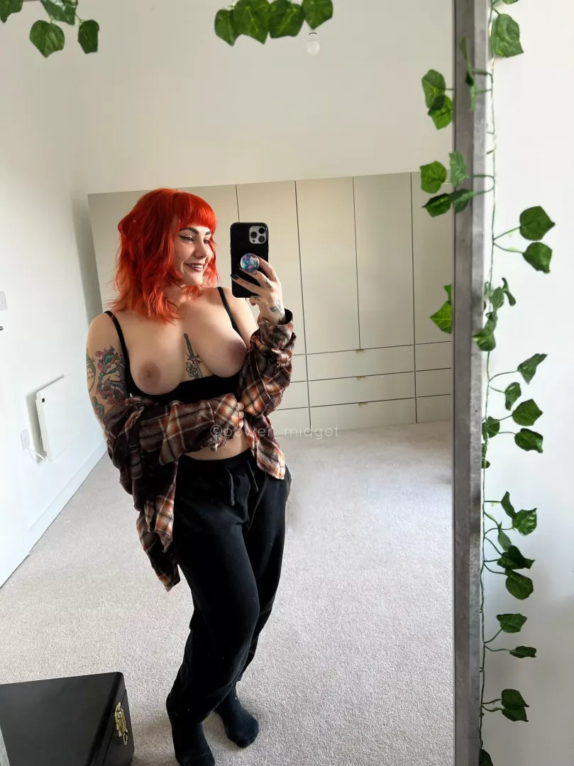 Oops my bra fell off 😋