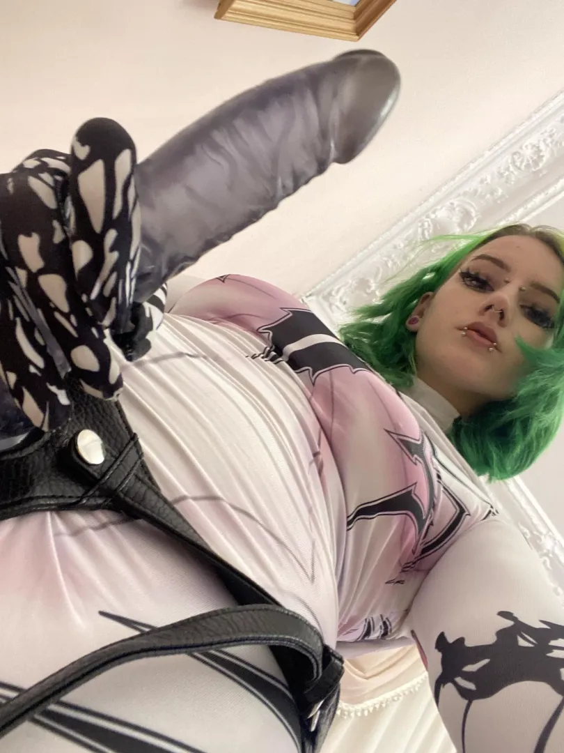 Open your mouth wide, I'll give you a deep-throat lesson